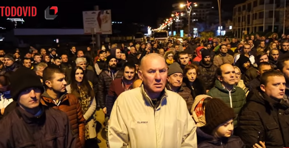 Vatrogasci kažnjeni jer nisu hteli da maltretiraju vernike