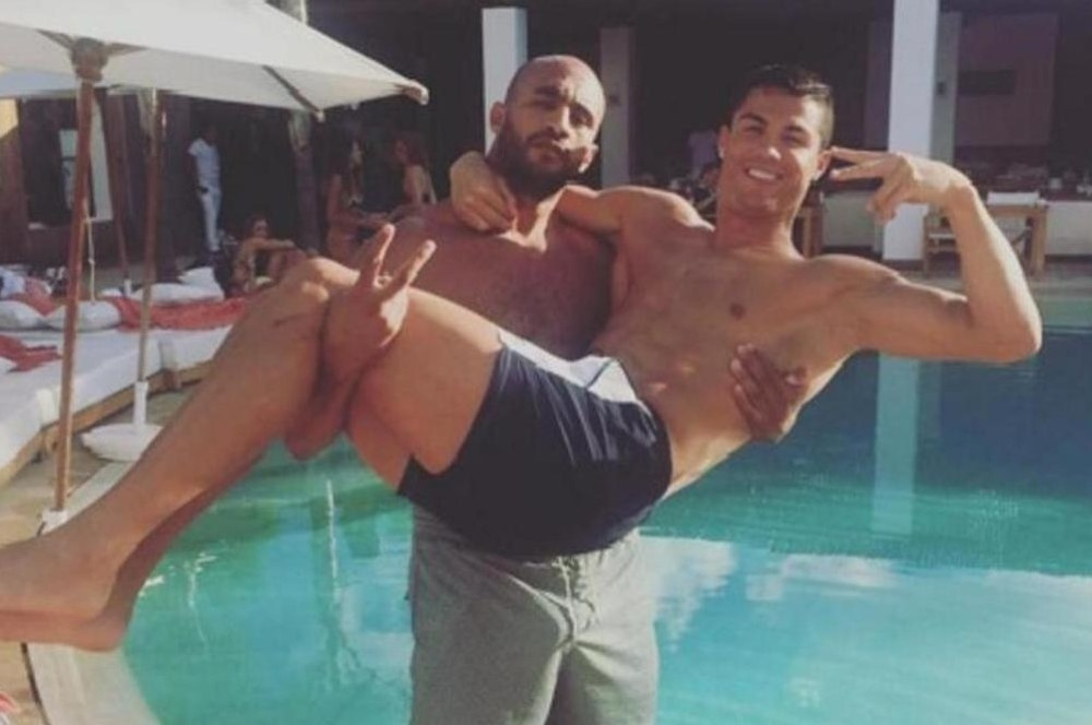 Mediji su ga povezivali da je u gej aferi sa Ronaldom, sada preživljava teške trenutke! (FOTO)