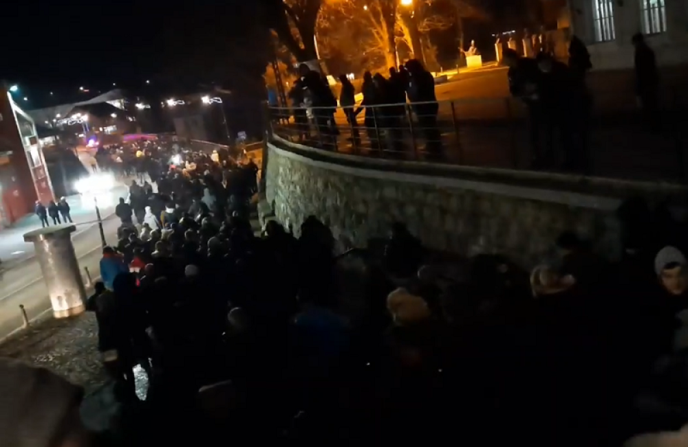 Nestvarna scena u Bijelom Polju, na snegu se ori: Ne damo svetinje! (VIDEO)