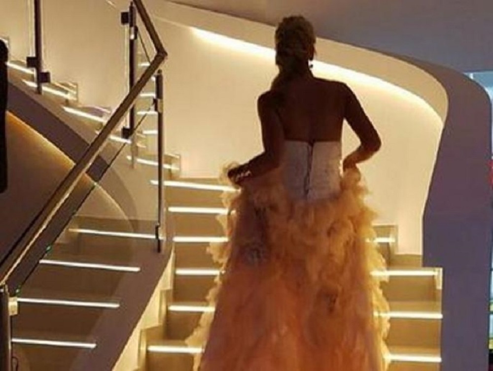 Potpuno gola: Starleta šokirala fotkom!