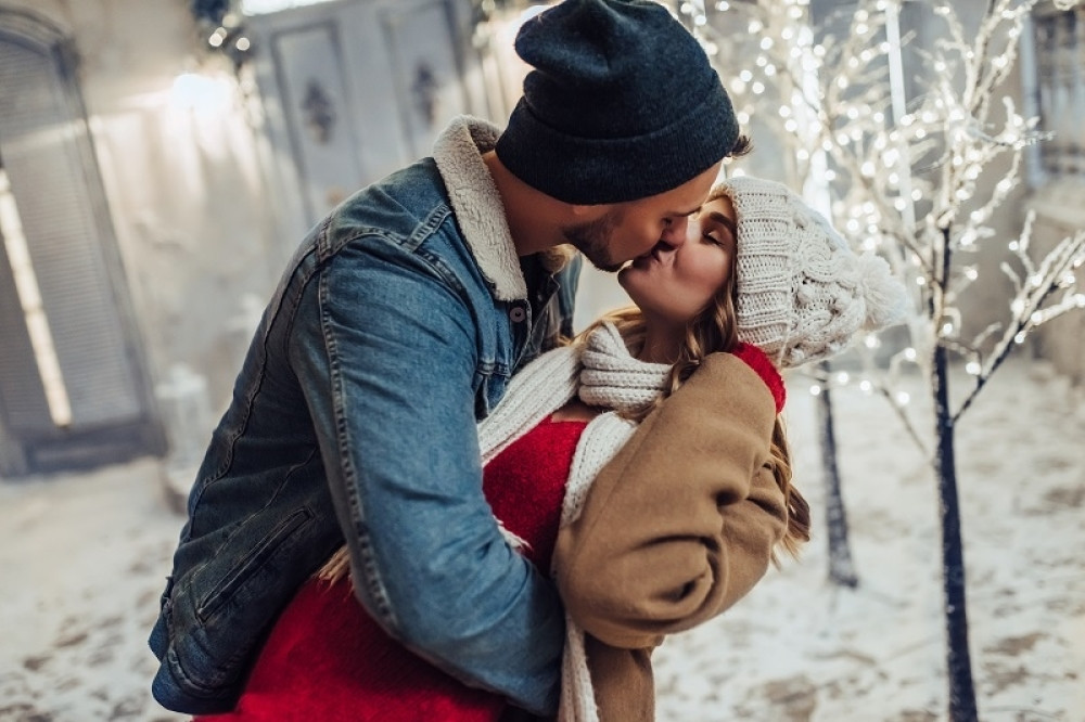 Koliko treba da traje poljubac u ponoć?