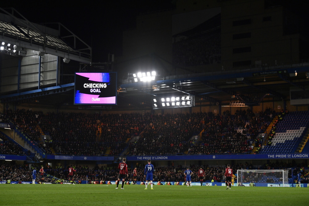 Direktan crveni karton za namerno kašljanje u protivnika