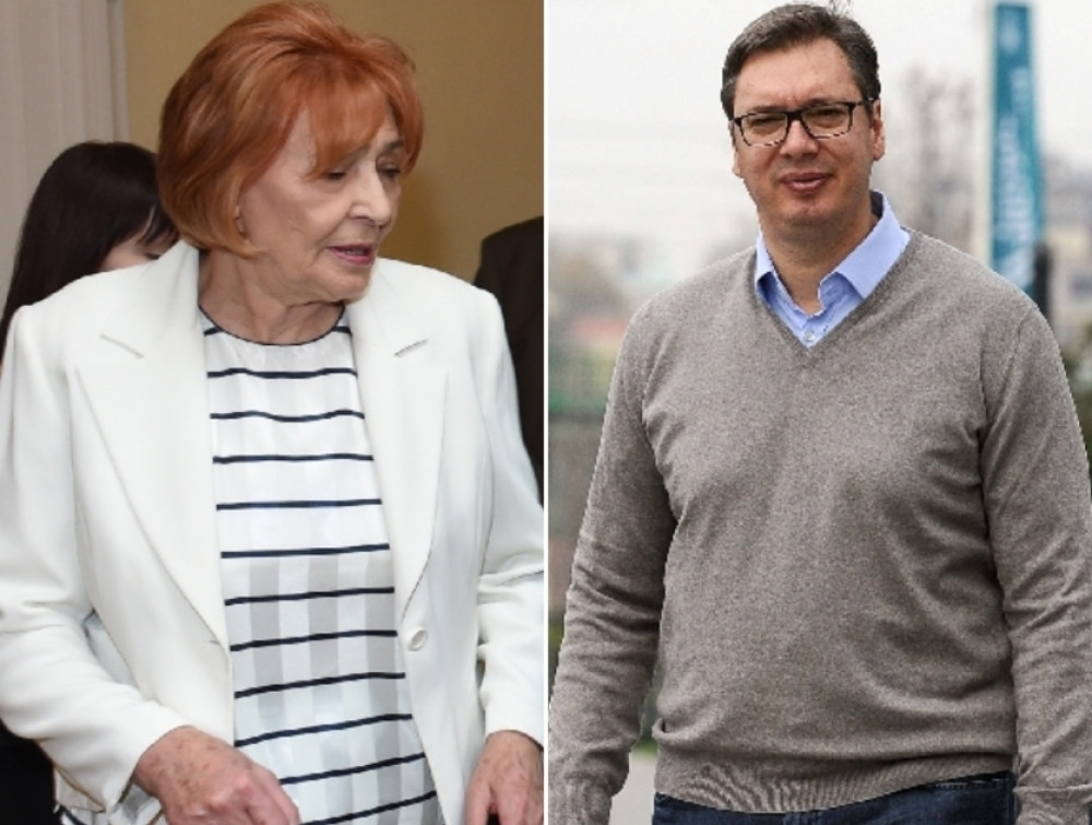 Vučić sa svojom majkom. Angelina se smeje, ali svi gledaju u predsednika i primećuju interesantan detalj (FOTO)