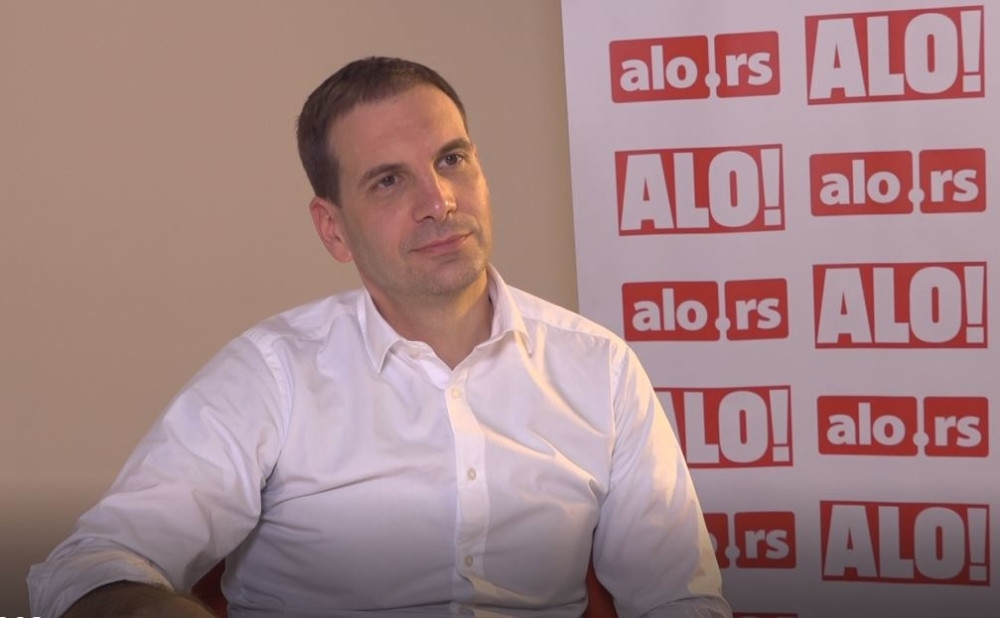 Postoje dve opcije: Građanski rat ili nešto mnogo, mnogo gore - Scenario po knjizi "Pokoravanje"