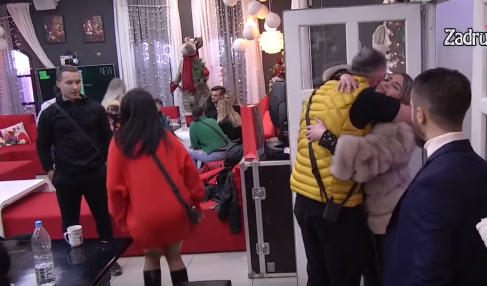 U Zadrugu ušla Edisova podrška: Poleteo joj u zagrljaj, ona mu očitala lekciju (VIDEO)