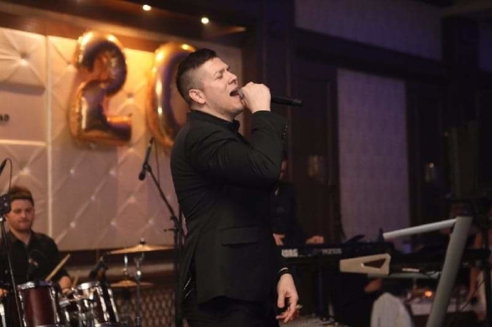 Sloba Radanović smogao snage da održi novogodišnji nastup, a onda je uputio emotivnu poruku (FOTO)