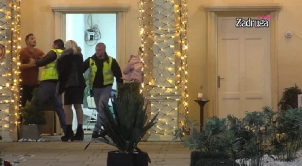 Zola u nikad gorem okršaju sa Kulićkama: "Svrš*vao sam ti u š*pak i u usta!" Obezbeđenje nemoćno! (VIDEO)