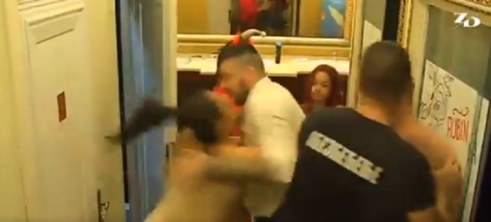 Brutalna tuča u "Parovima" na novogodišnju noć! Udarila golog takmičara, pa joj on uzvratio!