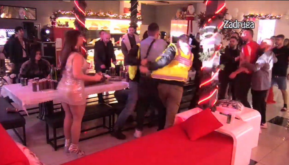 Vladimir Tomović izrekao jezive pretnje malom Željku: Ščepao Miljanu za kosu, obezbeđenje ne može da ga smiri (VIDEO)