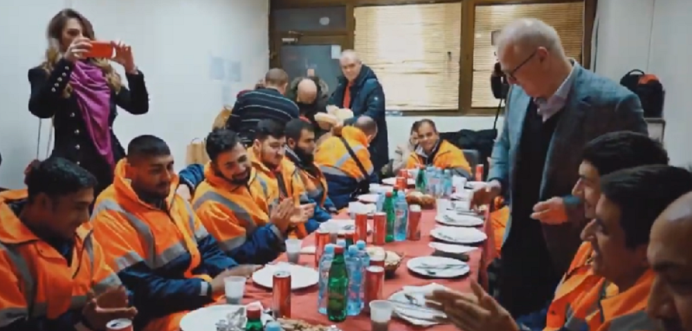 Vesić večerao sa radnicima Gradske čistoće (VIDEO)