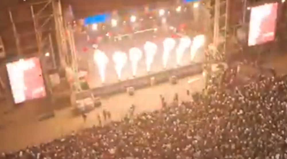 Pogledajte 80.000 građana na dočeku ispred Narodne skupštine (VIDEO)