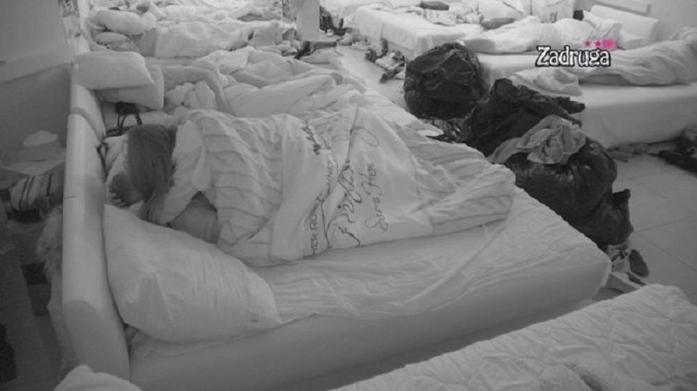 Nikad žešći se*s u Zadruzi! Dragana i Edo razvalili krevet pred punom sobom (VIDEO 18+)