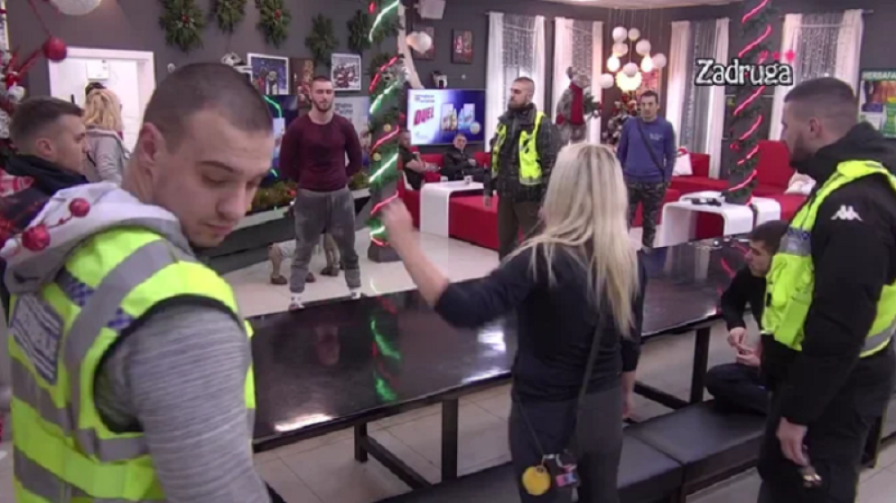 Okršaj Ermine i Mensura nikad gori - vređanje porodice, pretnje, a u sve ušao i Vladimir Tomović! (VIDEO)