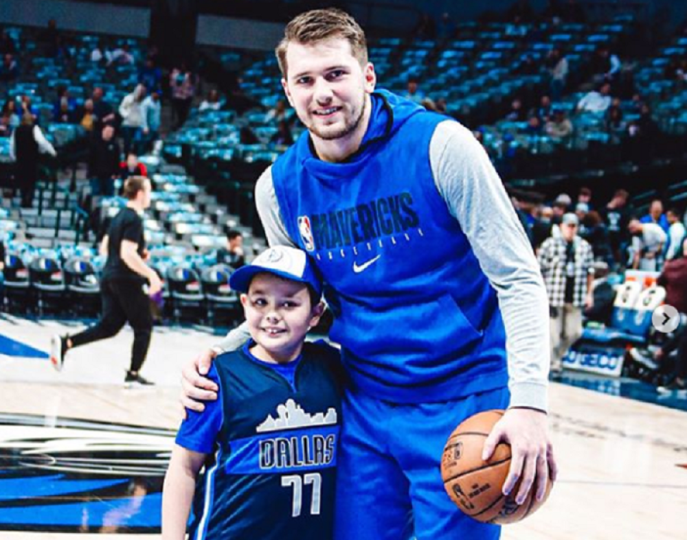 Teško oboleli dečak tvrdi da je ozdravio gledajući Slovenca na terenu! (FOTO/VIDEO)