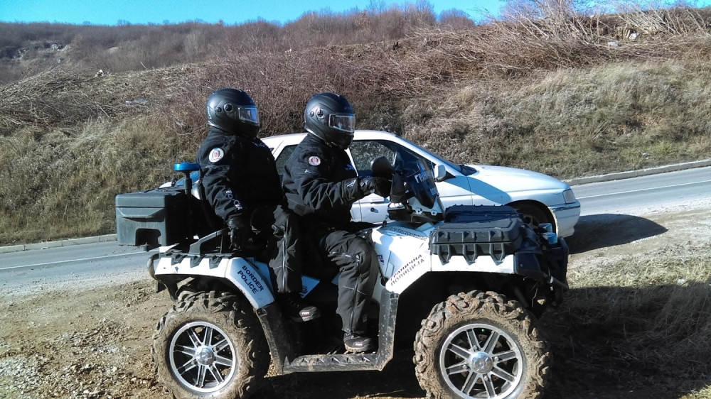 Svi su uznemireni! Noću ne gase svetla, roditelji dočekuju i ispraćaju žensku decu