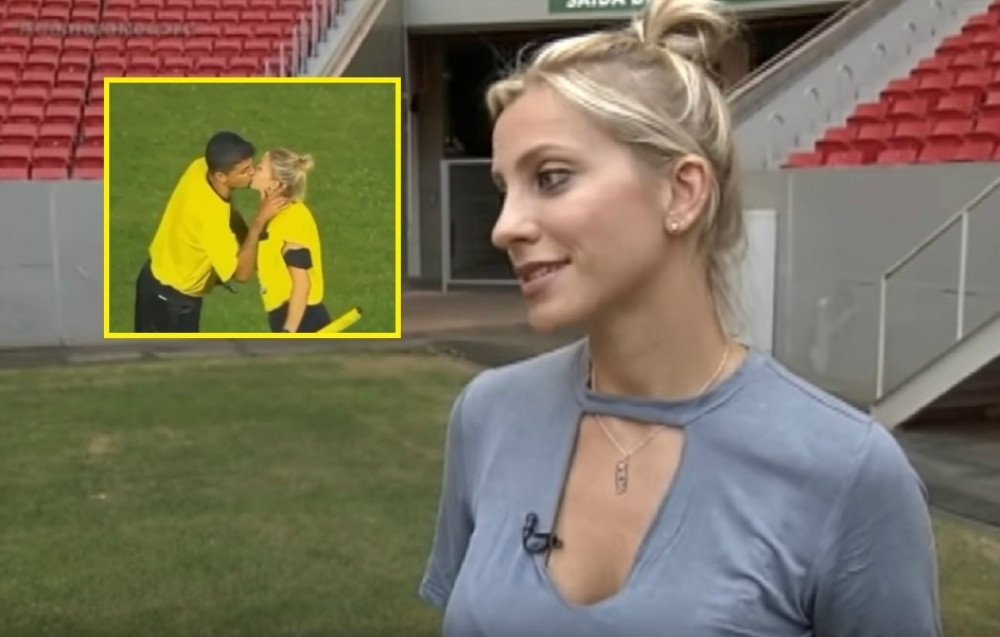 Ova plavuša zna da kažnjava loše igrače, a dobre sudijske odluke nagrađuje strastvenim poljupcima, digla ceo stadion na noge! (VIDEO)