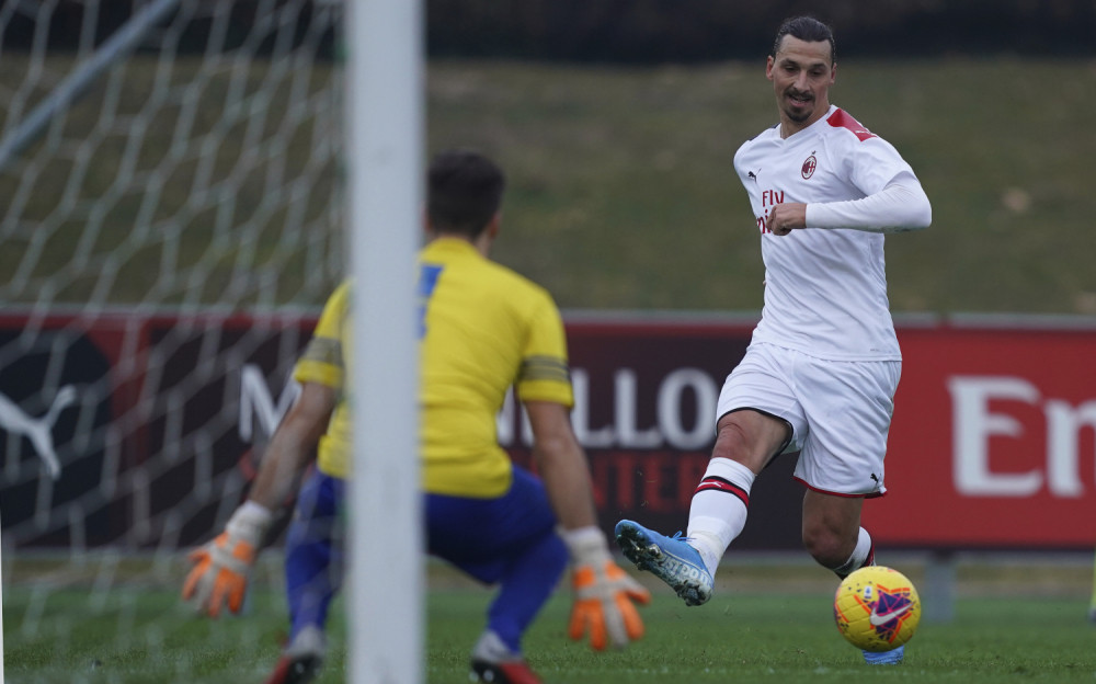 Ibrahimović učinio nešto na terenu pred saigračima što je šokiralo sve na stadionu! (VIDEO)