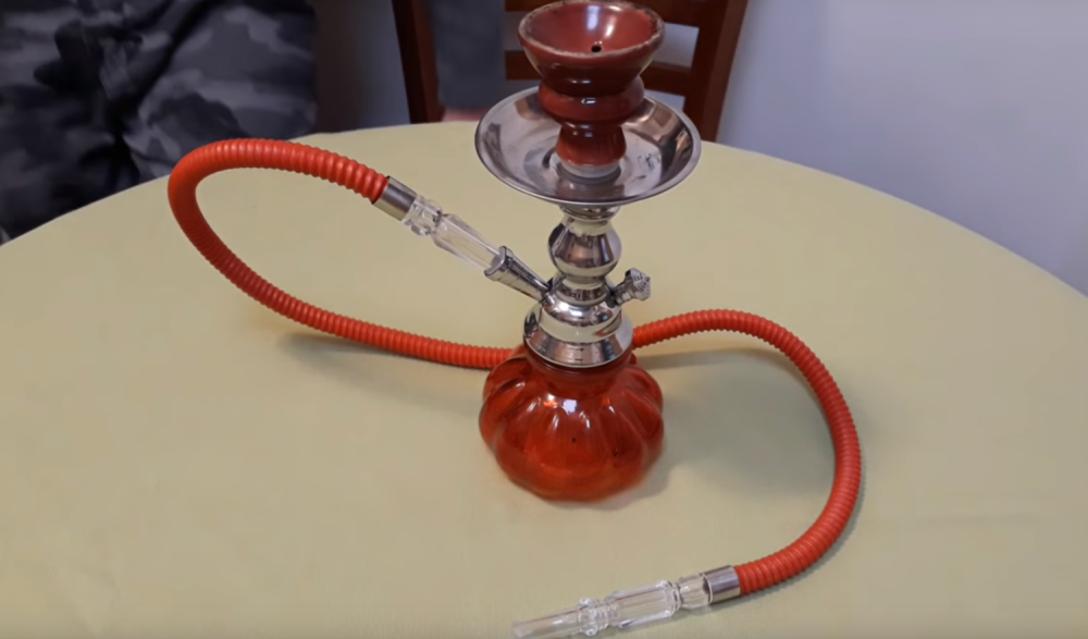 Roditelji, dobro pazite šta vam deca rade! Pola sata pušenja nargile šteti kao paklica cigareta