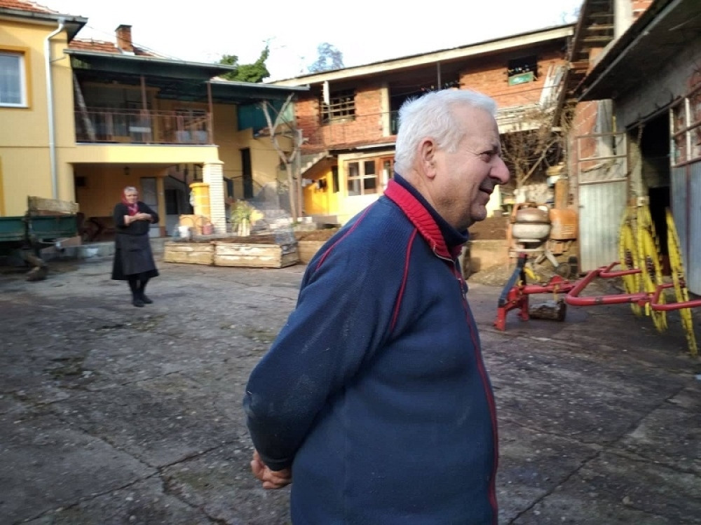 Pero i Svetlana nisu ni slutili ko im je noćas spavao u štali