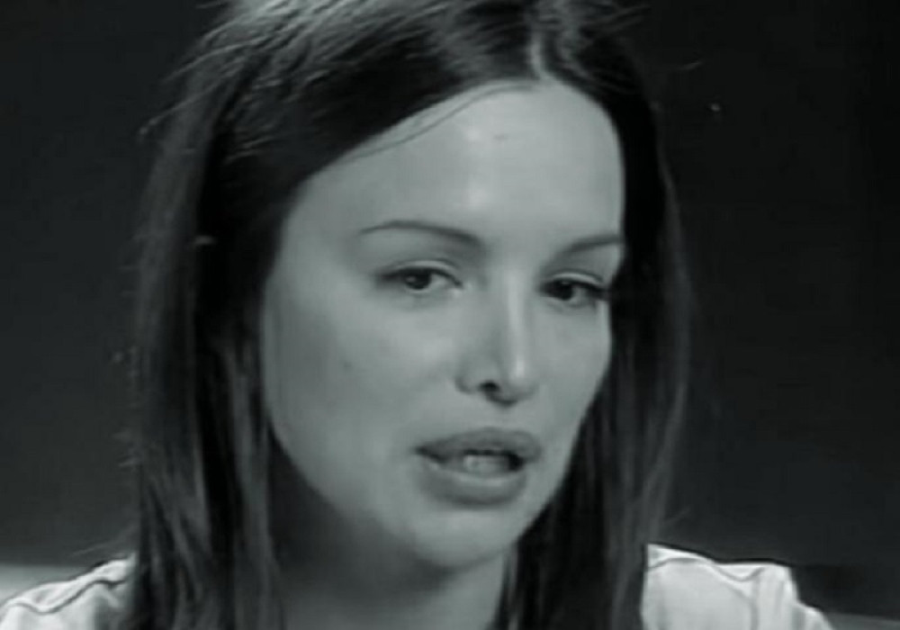 Potresan video Severine Kojić koja satima čeka ispred zgrade i moli Milana da je pusti da vidi sina!