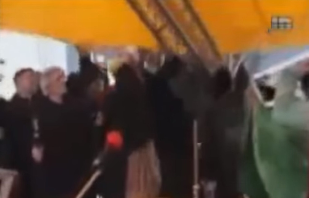 Krovna konstrukcija se obrušila na raskolnike! Krvavih glava napustili proslavu Badnjeg dana! (VIDEO)