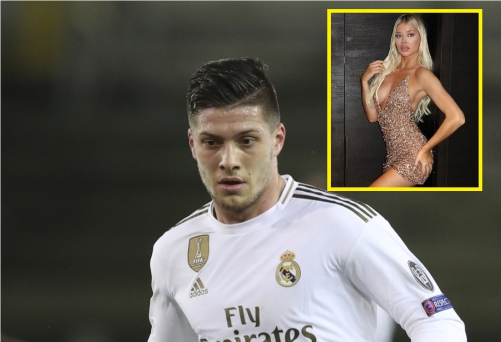 Možda ne igra, ali zato ima izdepilirane noge baš kao njegova devojka! O njihovim papučama svi pričaju! (FOTO)