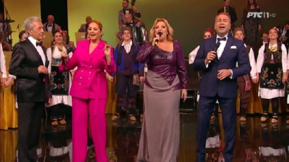 Snežani Đurišić tokom nastupa iskočile bra*avice (ŠOK FOTO)