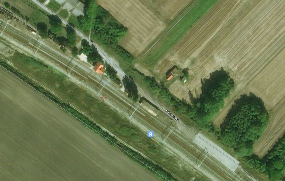 Kompozicija je stigla u stanicu, a onda se začuo vrisak i plamen na krovu lokomotive! Muškarac je goreo kao buktinja!