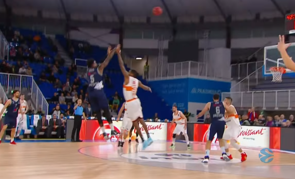 Turci pobedili Unikahu, Breša razbila Grke koji su za četvrtinu postigli svega 3 poena! (VIDEO)