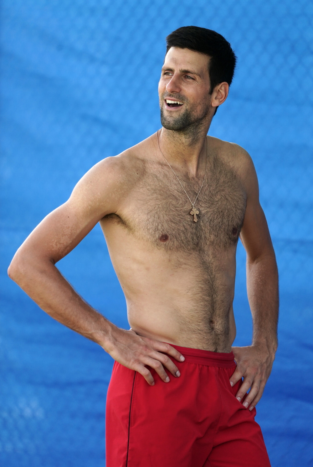 Đoković pokazao apolonsku građu! Njegovi mišići u tonusu tokom treninga na suncu su raj za ženske oči! (FOTO)