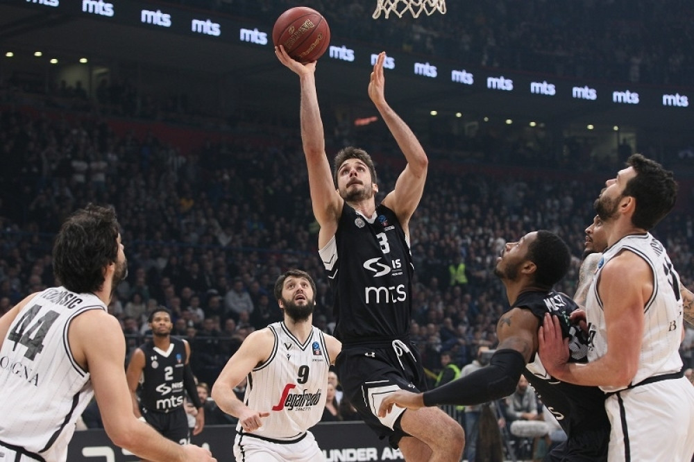 Amerikanac potpisao za crno-bele (FOTO)