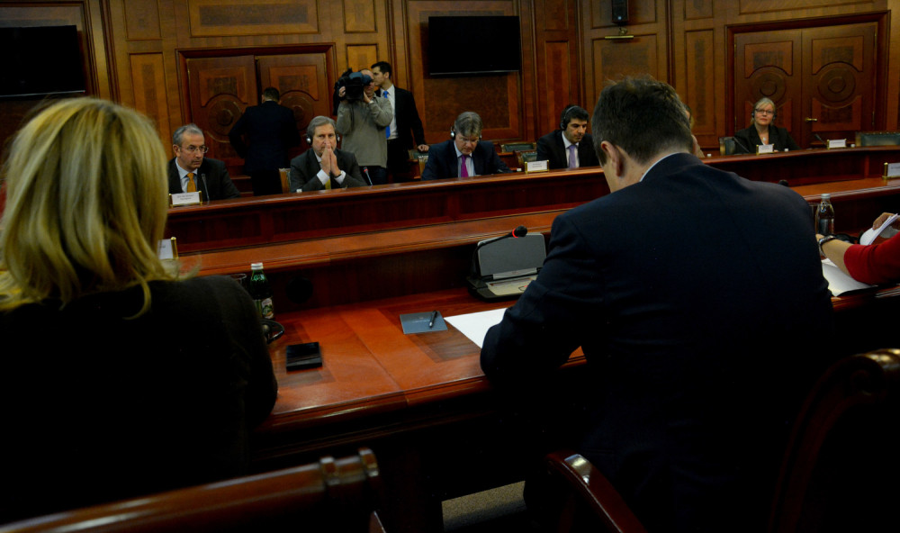 Gotovo je sa starom praksom, pravi se radikalan rez - vraća se polovina ambasadora!