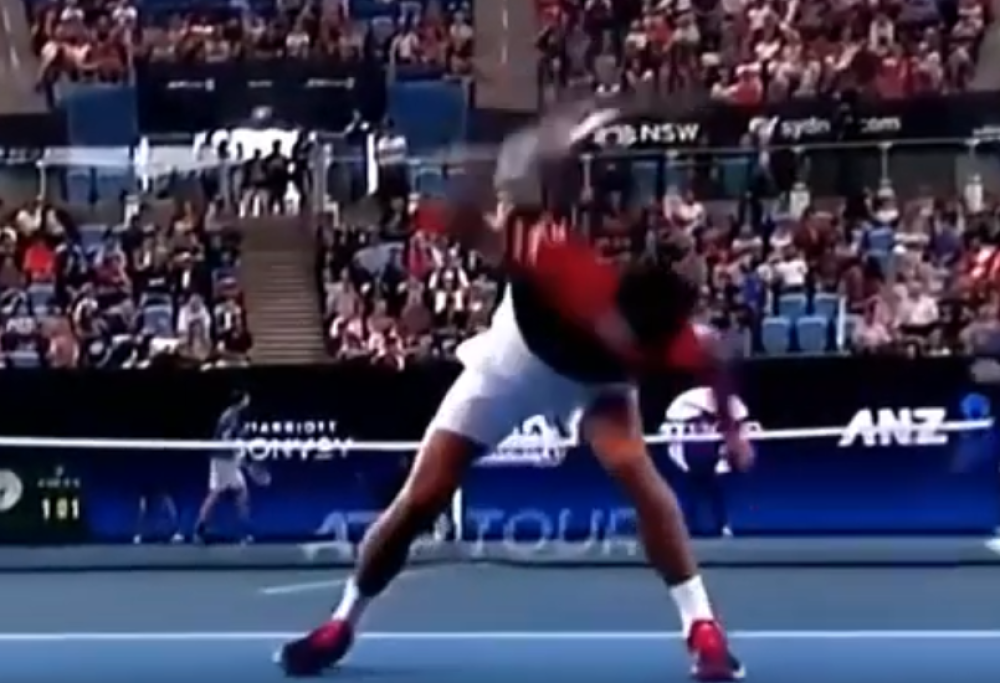 Srbin u jednom trenutku zabrinuo sve, počeo usred meča da lomi, razvaljuje, uništava (VIDEO)