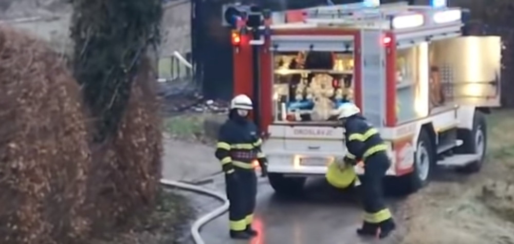 Policija još ne može da priđe objektu, za sada javljeno da ima 6 mrtvih (MATERIJAL SA LICA MESTA)