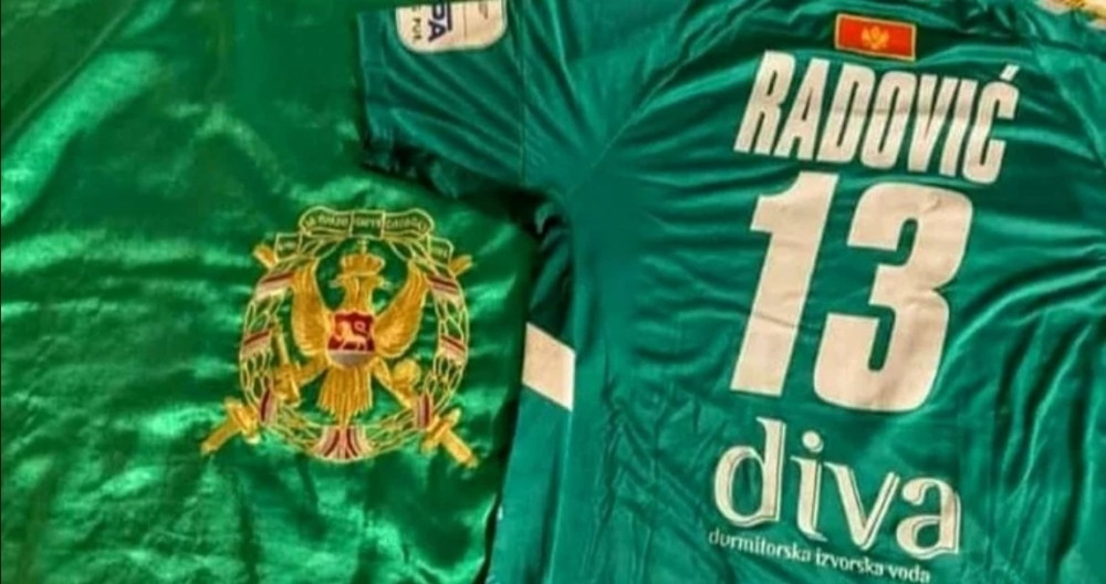 Oglasili se Crnogorci zbog spornih dresova, tvrde da nije provokacija: "Mi se komitske zastave ne stidimo, već i te kako ponosimo”! (FOTO)