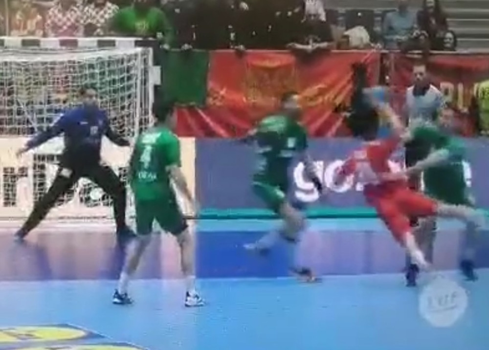 Tek što je utakmica počela pokazao "čojstvo i junaštvo" na Srbinu! (VIDEO)