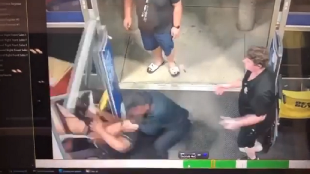 Sprečila je pljačku, pa popila otkaz! Usledio je obrt kakvom se niko nije nadao! (VIDEO)