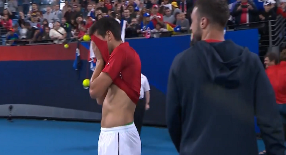 Nakon pesme i suza, Novak napravio selfi koji govori više od hiljadu reči (FOTO)