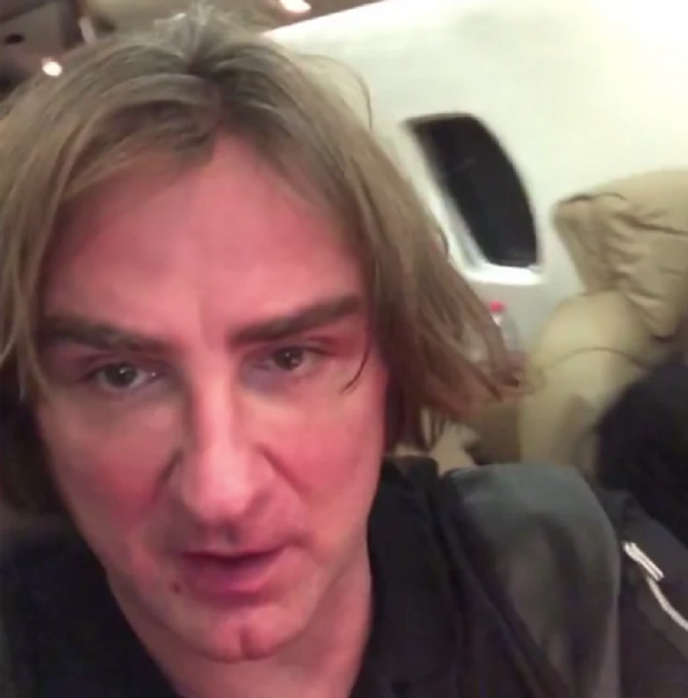 Željko Mitrović nervozan zbog situacije u avionu! Sa ćerkom objavio snimak trenutnog dešavanja "Ne možemo da sletimo" (VIDEO)