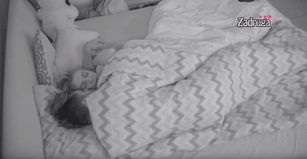 Milica i Bora se prepustili vatrenoj akciji! Santana je prvo poljubio, a onda je usledio bezobrazni potez rukom