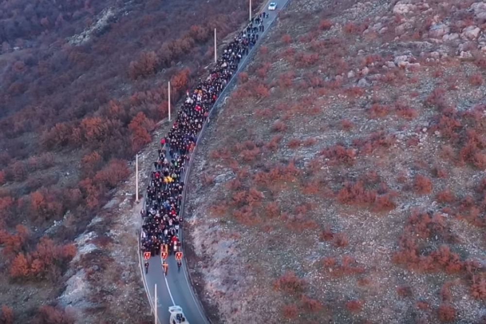 Drevno pleme Kuča se spustilo u Podgoricu, Srbi ih dočekali velikim aplauzom, pa poručili: Tek smo počeli!