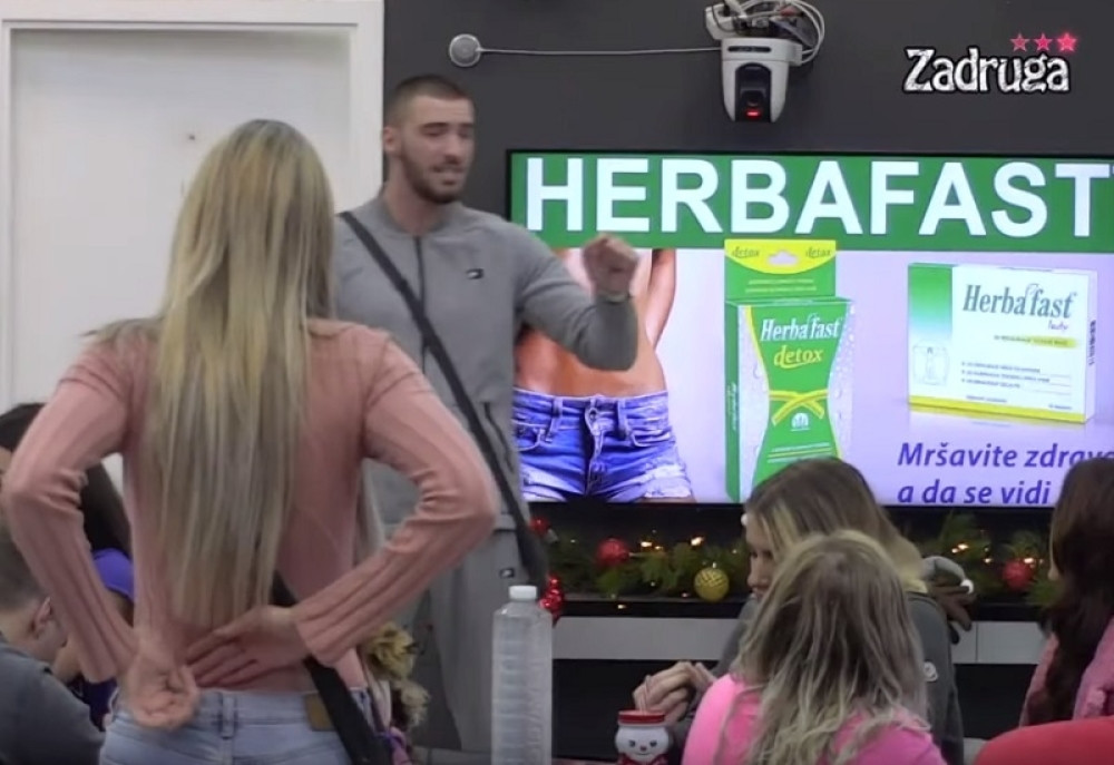 Mensur Ajdarpašić neće da ga vidi ni na slici: "I ne može da stoji pored moje devojke!"