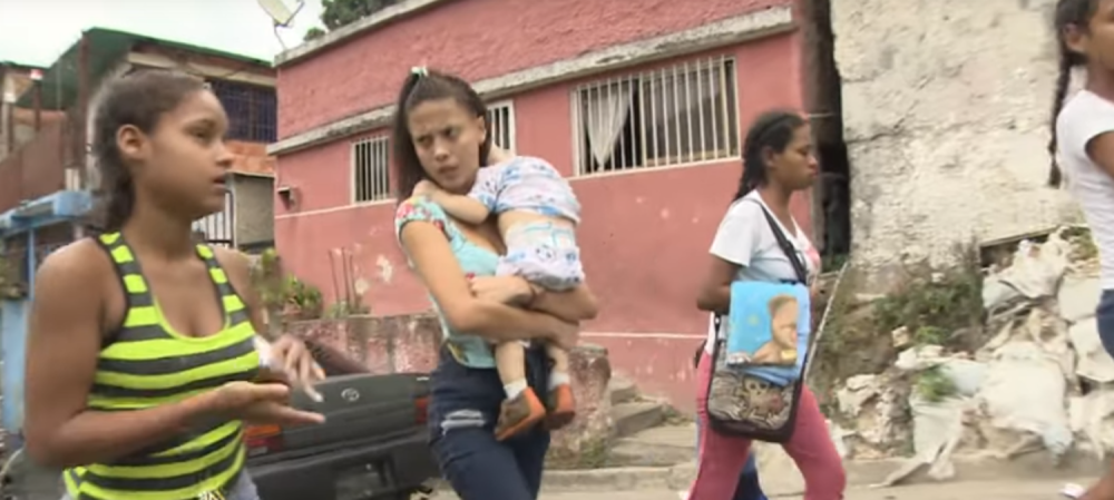 Ovakve lutke za odeću su u njihovim buticima! Oni ne mare za zdravlje svoje dece, stvar je u zaradi! (FOTO)