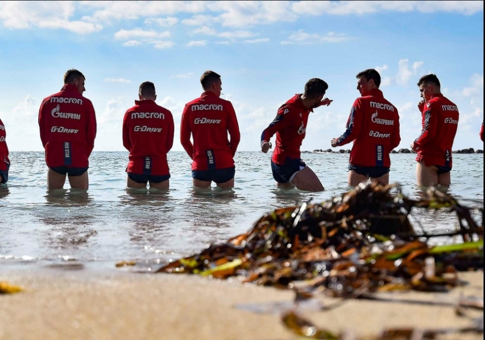 Posle napornog rada, Zvezdini igrači su zaslužili odmor na plaži, Borjan izdominirao! (FOTO/VIDEO)