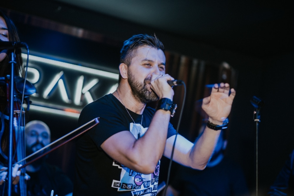 Pevač priredio spektakl za beogradsku publiku! Jednim detaljem doveo atmosferu do usijanja