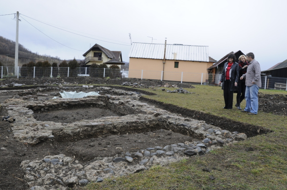 Antička grobnica nalazi se u šumadijskom selu: Tajna kamenog lava otkrivena slučajno (FOTO)