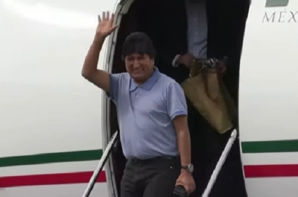 Putem radia poručio svom narodu: "Naoružajmo se, svi u narodne milicije, bili smo naivni prošle godine"