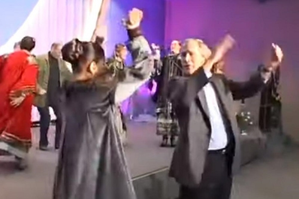 Dosad neviđeni snimak iz Sočija. Putn i Buš uhvaćeni na delu (VIDEO)