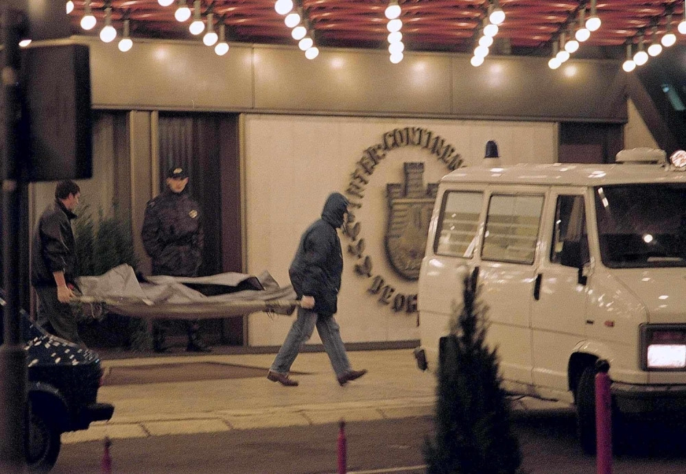 Šta se tačno desilo u holu hotela i koga je to Ceca ugledala dok je spasavala Arkana?