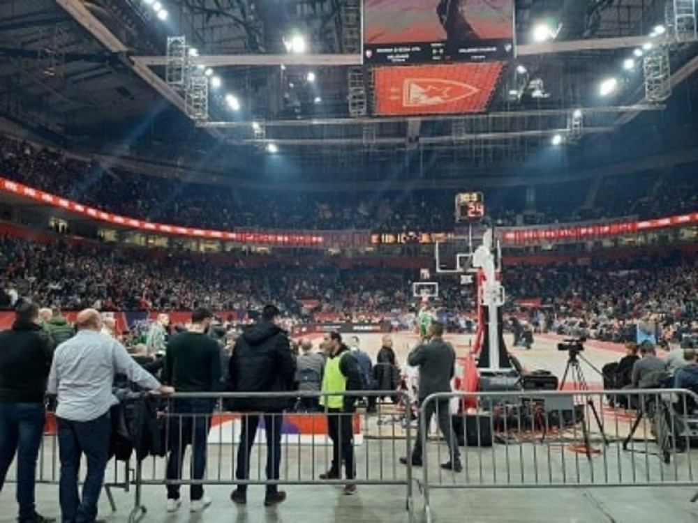 "Delije" i protiv Žalgirisa razvile transparent protiv Mila Đukanovića (FOTO)